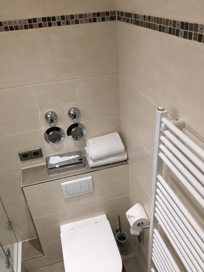 Parkhotel Leiser Планег Стая снимка