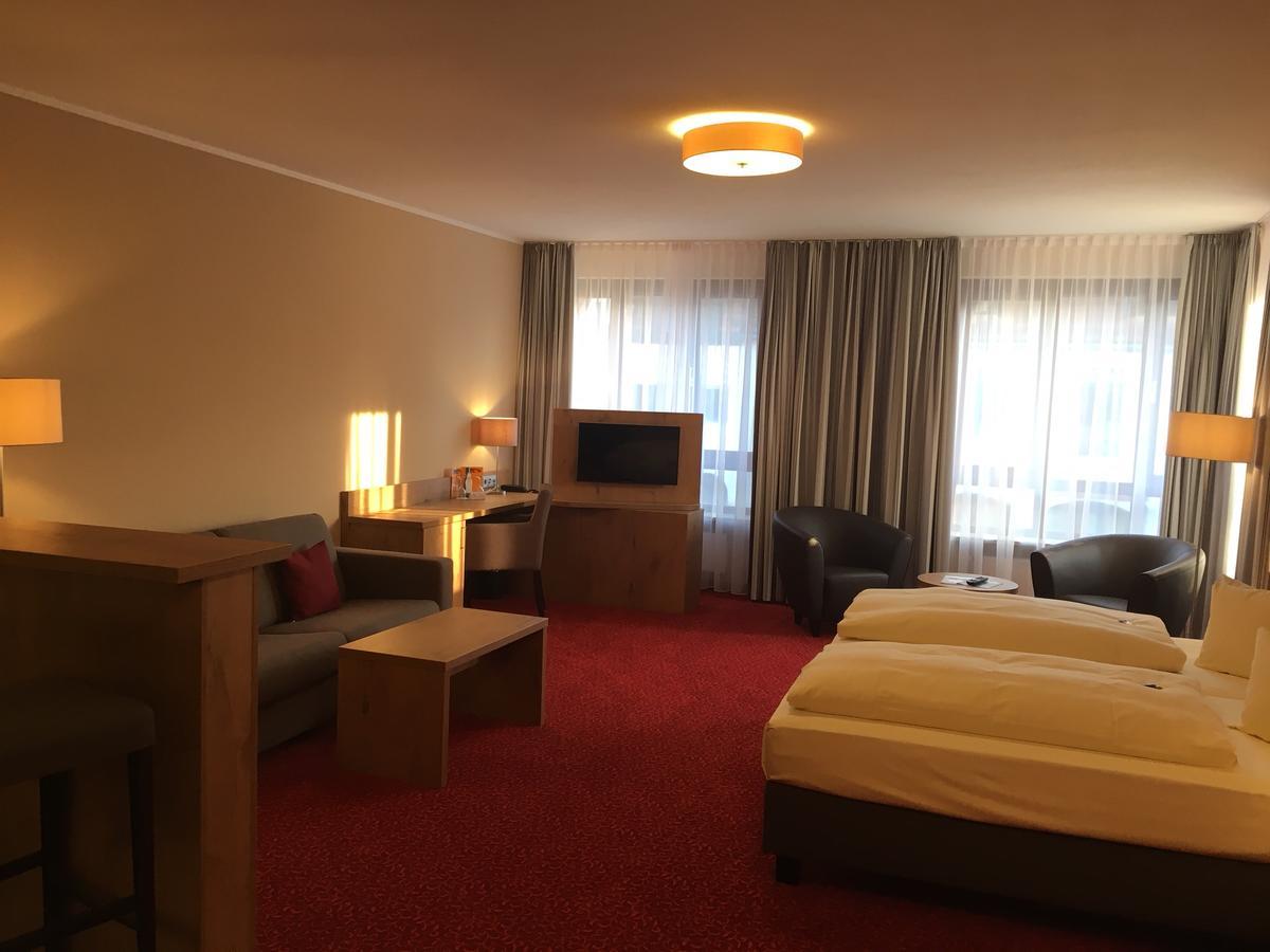 Parkhotel Leiser Планег Екстериор снимка